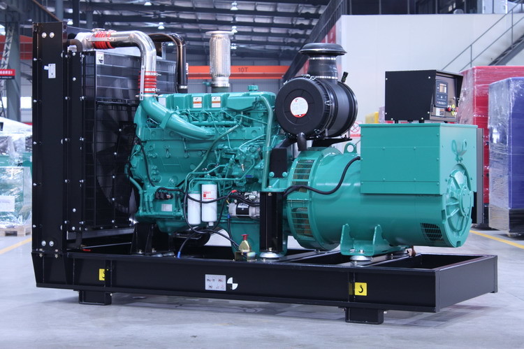Heavy Duty 380 KVA Super Silent Cummins Diesel Generator Set 300KW NTAA855-G7