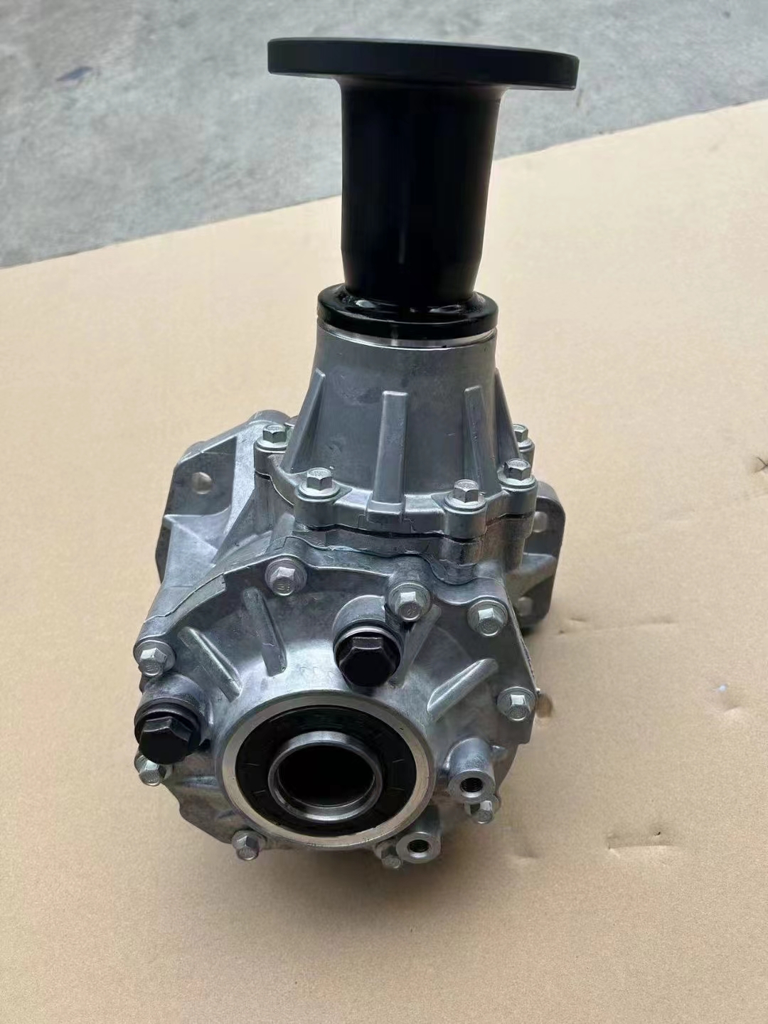 6-Speed 4WD Automatic Transmission Transfer Case Assembly for Geely Boyue 23KG 40x40x35 cm