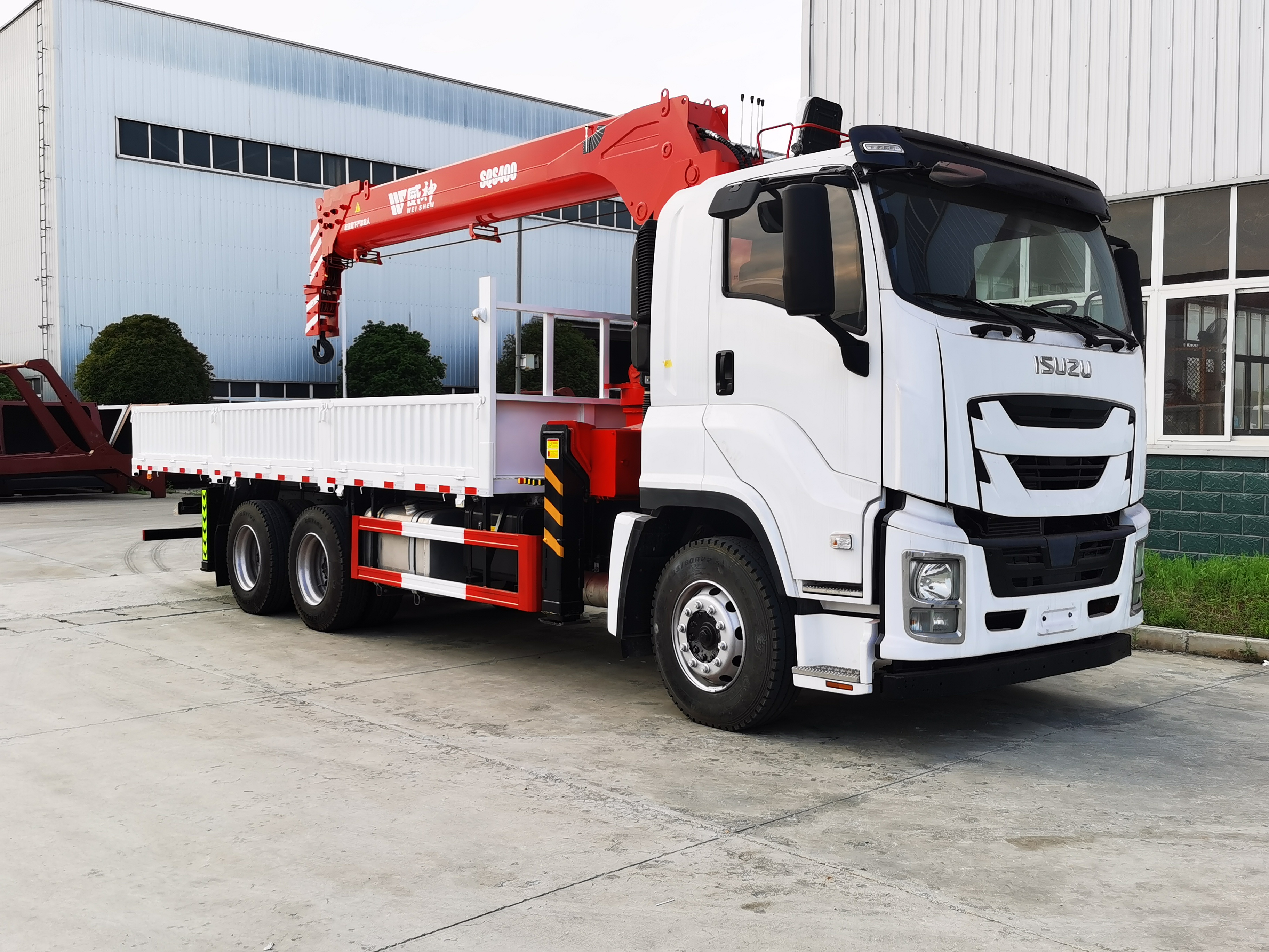 Chinese Hydraulic Valve Isuzu Chassis 12 Tons Telescopic Boom Truck Mounted Crane