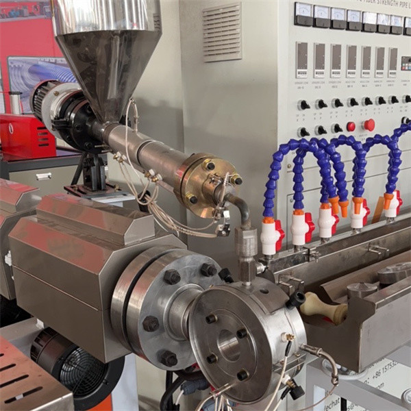 Automatic Feeding PVC Pipe Extrusion Line Manufacturers Soft Gas Hose Pipe Making Machine