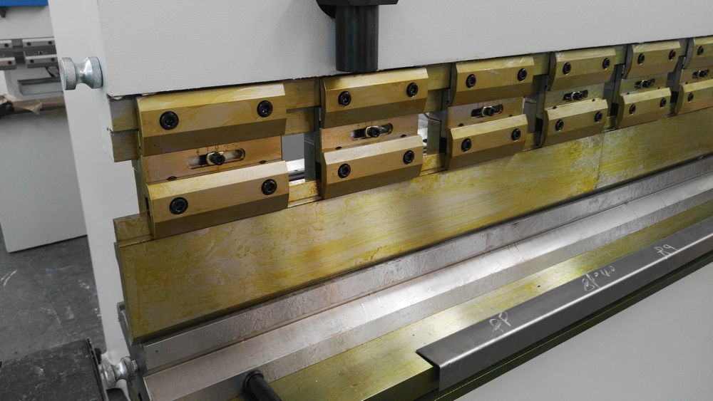 Amada color DA52 High Accuracy 305 Stainless Steel Sheet Metal Press Brake Machine