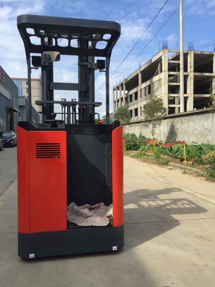 2 Ton 11m Lifting Height Electric Reach Forklift Machine Sit On Type