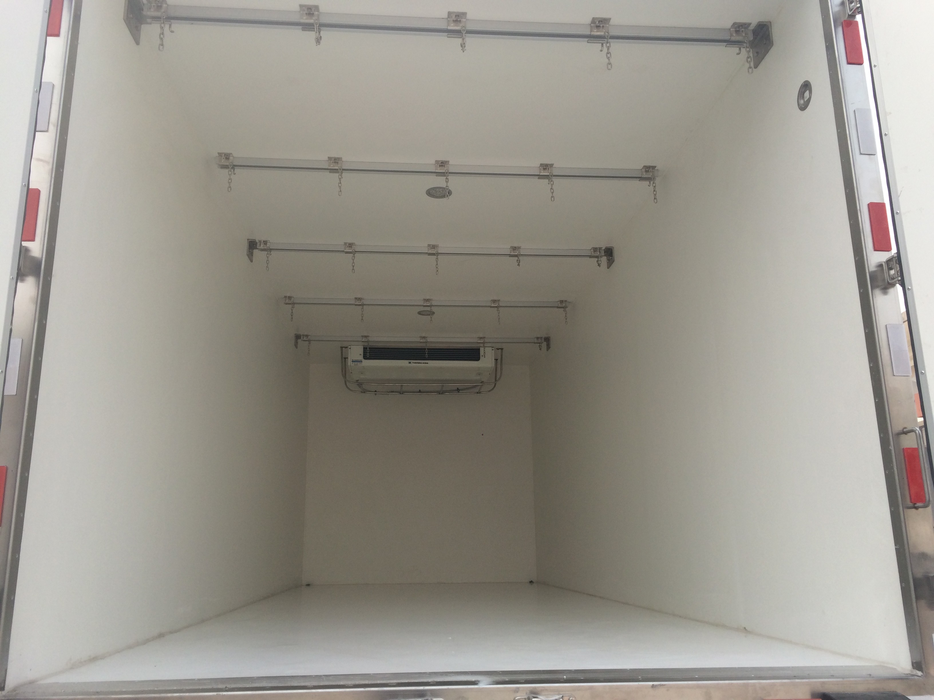 Sinotruk HOWO Refrigerator Box Truck With Truck Reverse Camera System