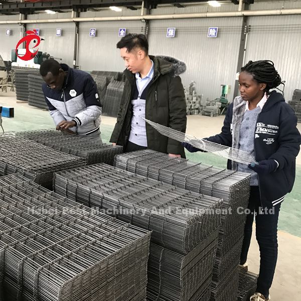 A Type Broiler Battery Cage Galvanized High Strength Poultry Broiler Cage Iris