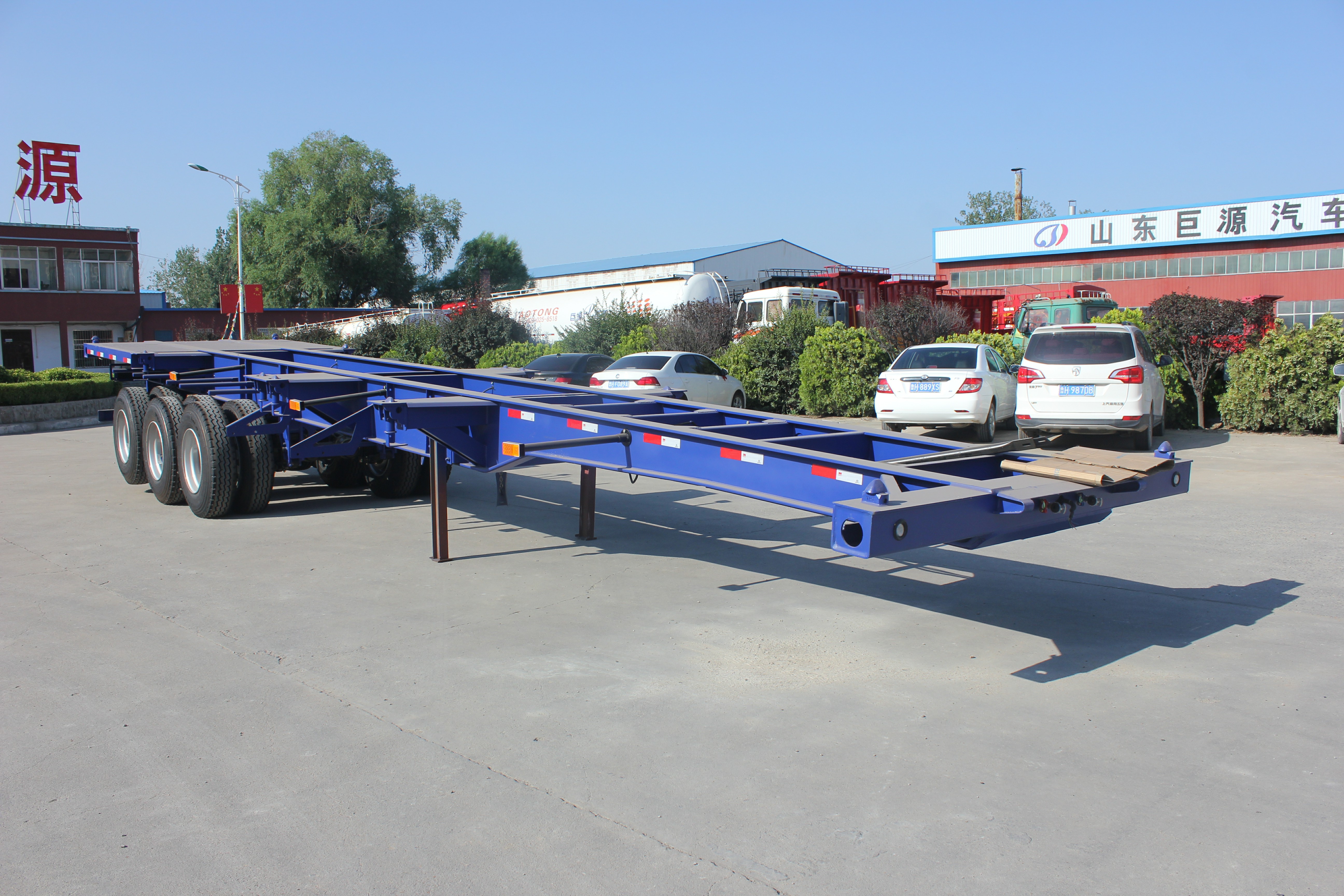 Light Tare Weight 2/3 Axles 20-40-45ft Air Suspension Container Chassis Semi-Trailer