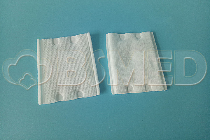 Small Size Cotton Wool Pads High Absorbency Customized Size Plain Pattern