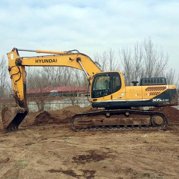 Good Health Korea Used Digger 305 Excavator with 29400 KG Operating Weight in Shanghai
