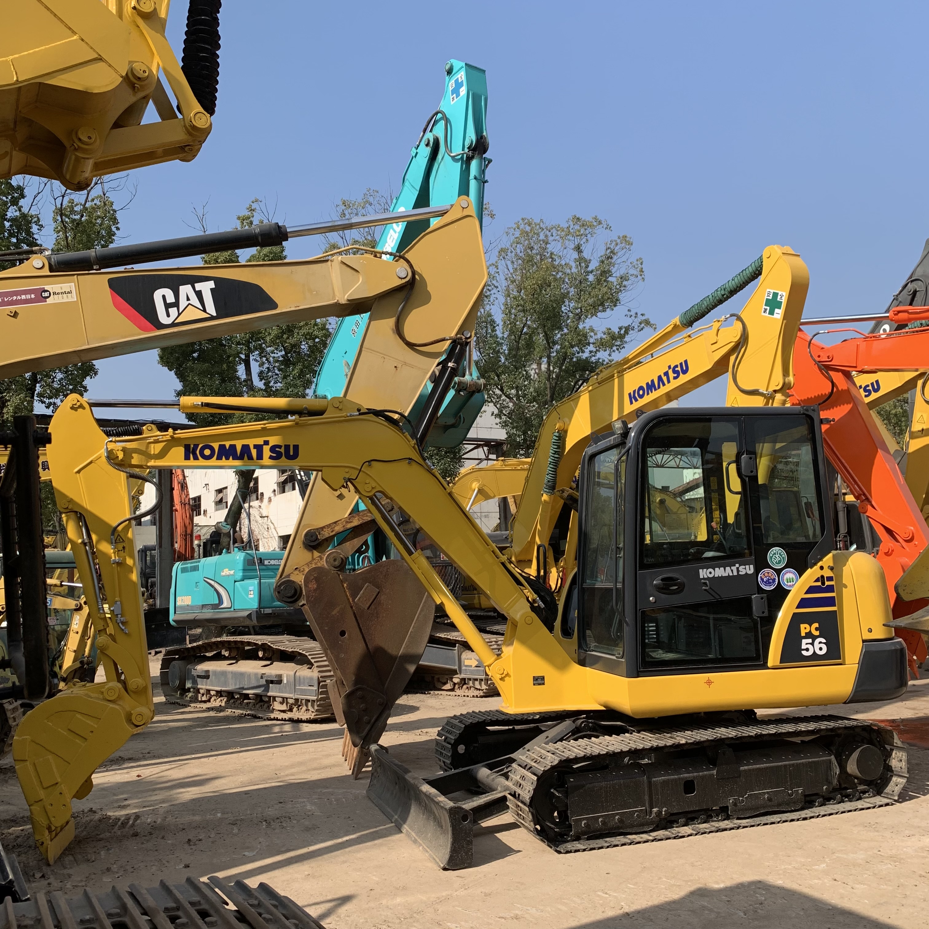 Excavating 5 tons of durable hydraulic track type PC Komatsu 56 second-hand excavator at a low price and selling well