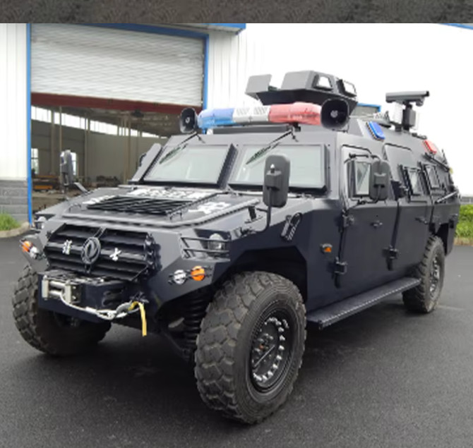 4X4 Armored Assault Riot Control Vehicle Cruiser For Border Patrol, Communication Command, Assault Other Tasks