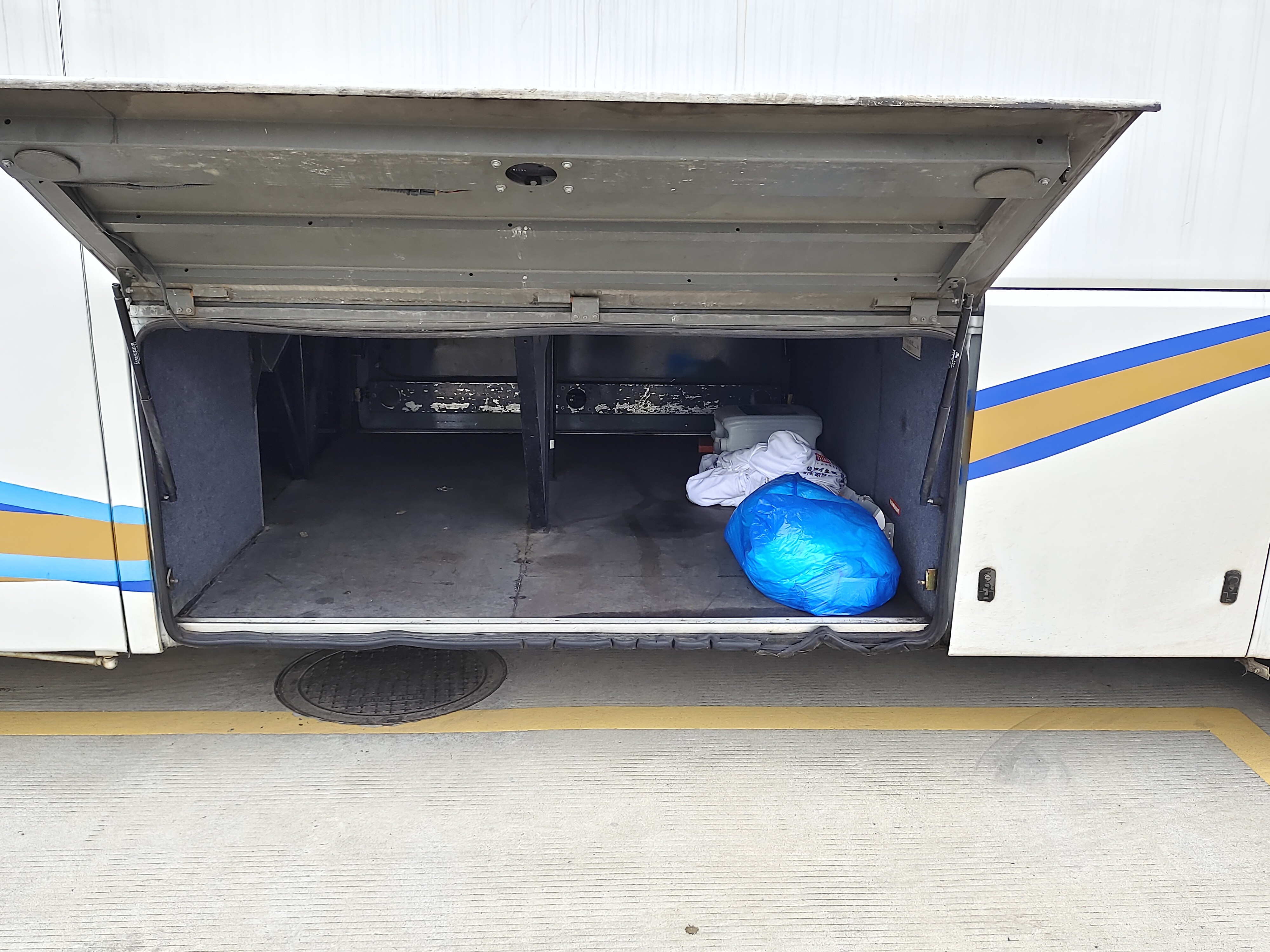 Passenger Buses Yutong ZK6122 90% Tourist Coach 55seater Plate Spring Suspension