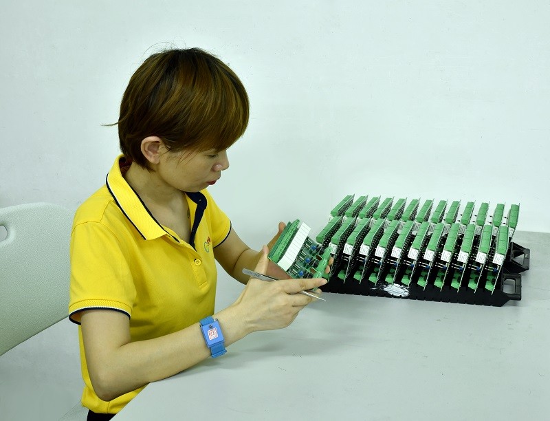 FR4 Automotive PCBA Solar Charge Controller Circuit Board Service