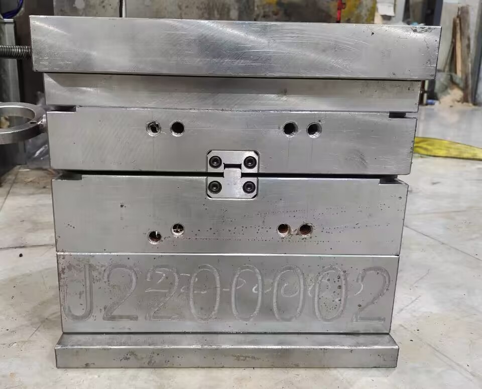 H13 P12 1.2378 Custom Plastic Molding Services Precision Injection Molding 500K Shots