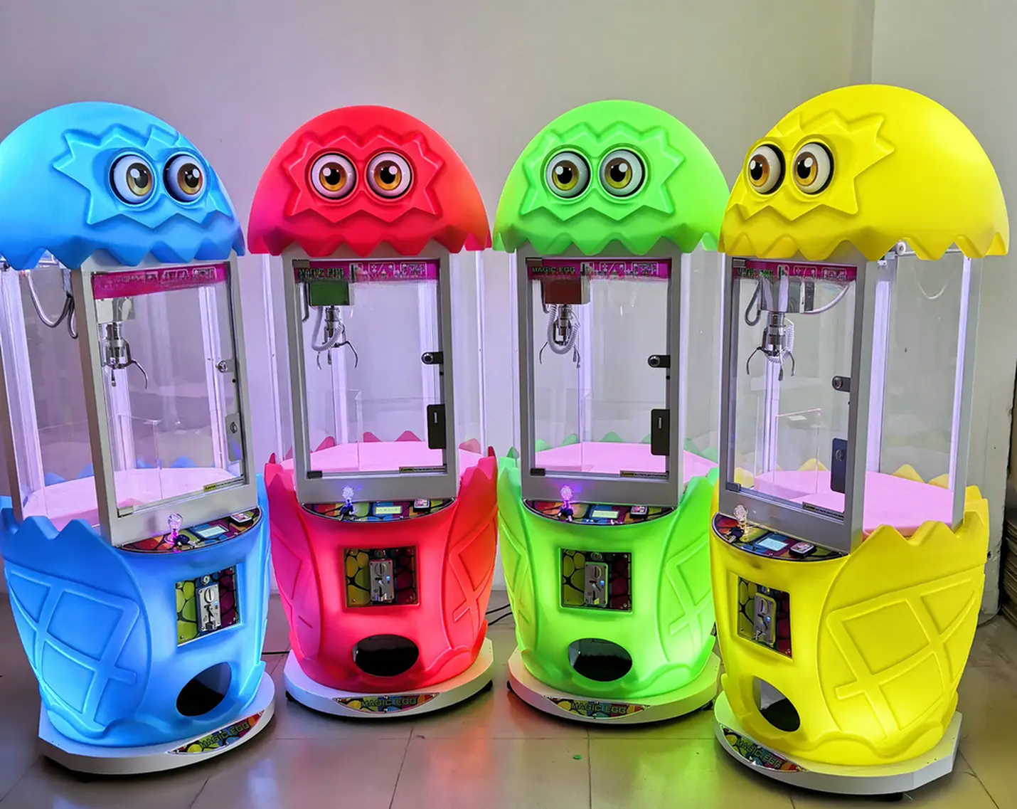 Dreamland Coin Operated Plush Toys Gift Game Machine Magic Egg Vending Crane Claw Machine For Game Room