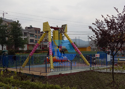 Big Thrilling Kids Amusement Ride / Mini Pendulum Hammer For Amusement Park