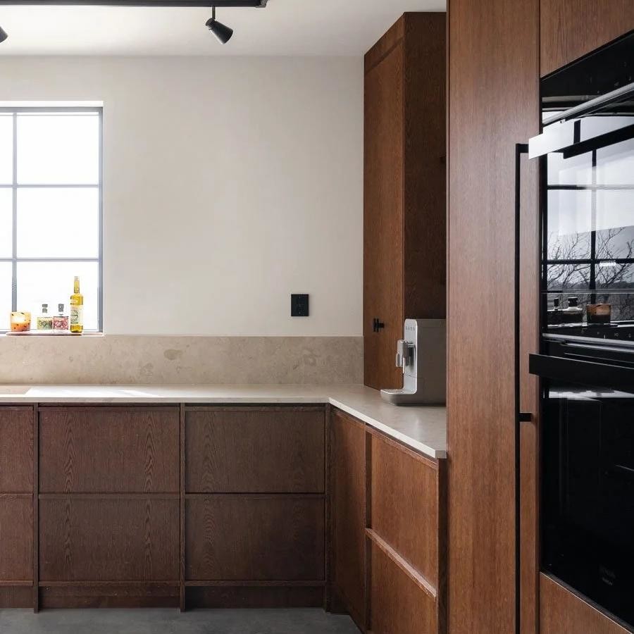 Apartment Antique Style Frame-Line Door Panel Kitchen With Glass Wine Cabinet Wood Veneer Kitchen Cabinet