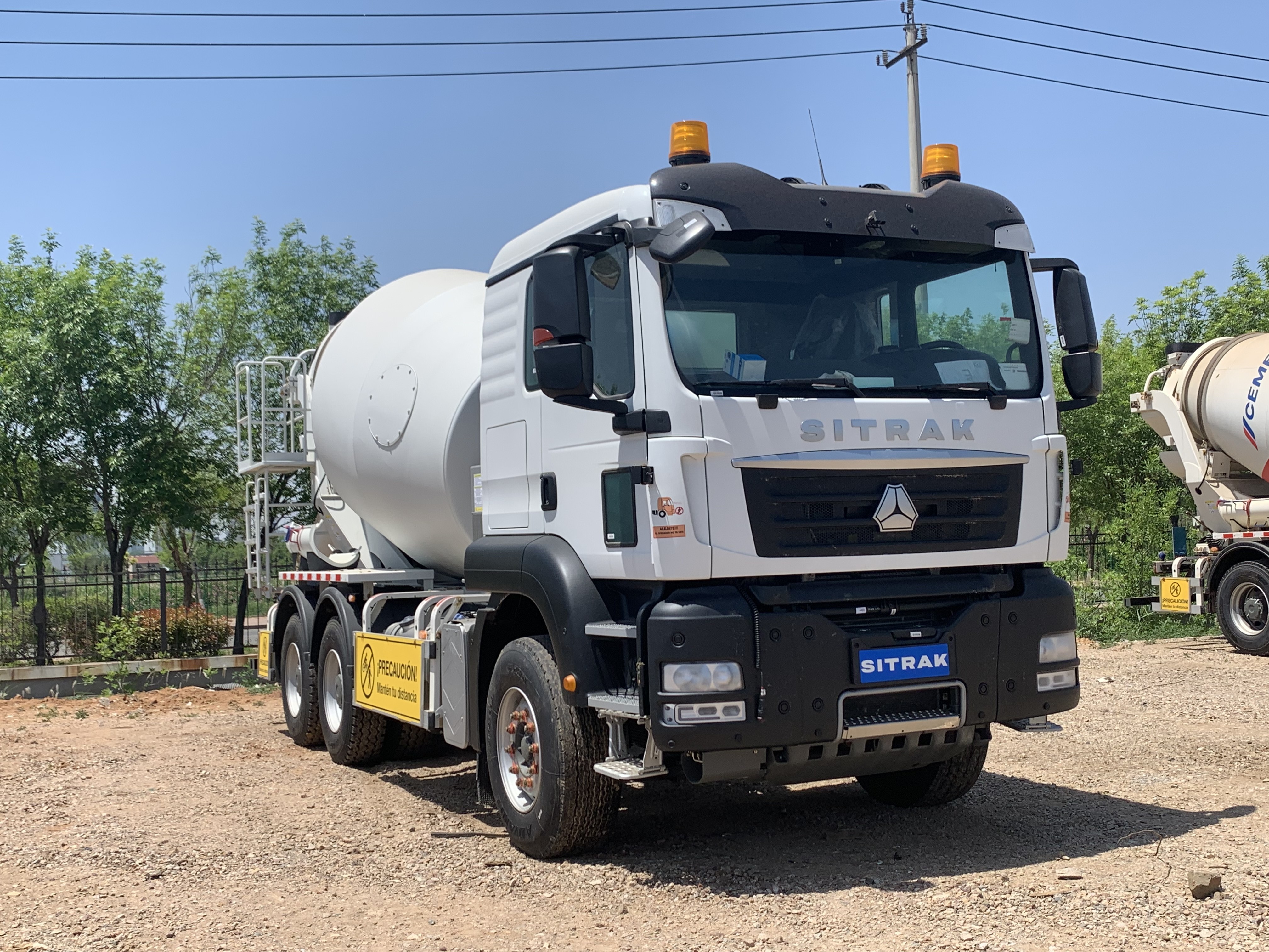 12 Cubic Meters HOWO Concrete Mixer 6x4 Self Mixing Concrete Truck