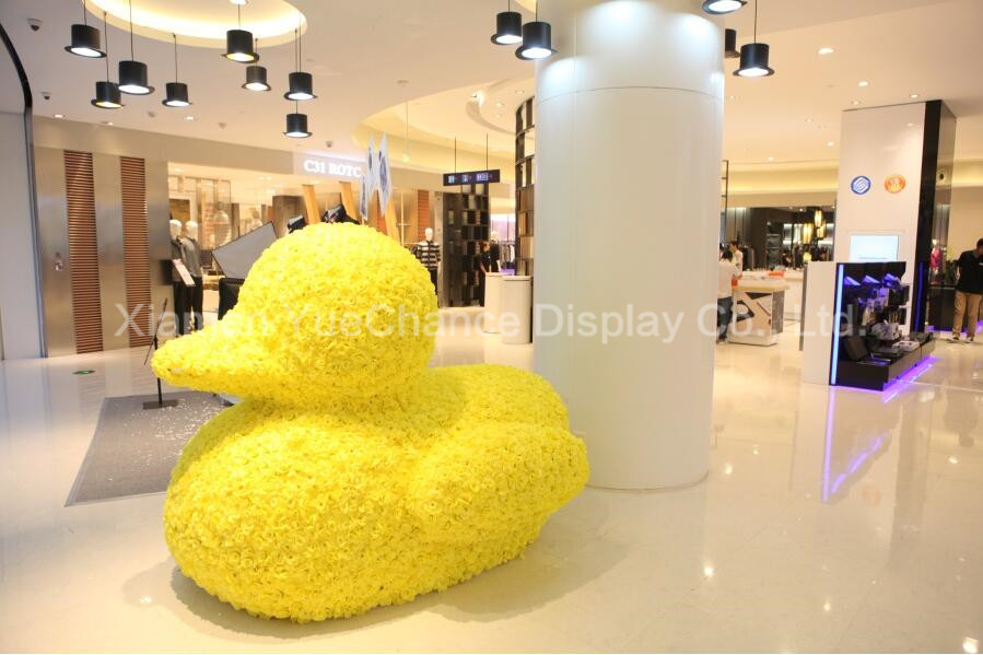 Large Size Shopping Centre Decorations Fiberglass Animal Statues Cover With Fake Flower