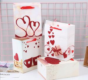 China Red Heart Love Pattern Paper Gift Bags Custom Logo For Valentine 'S Day Wedding on sale