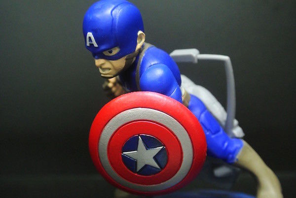 7cm Height Little Collectible Toys Captain America Figure Blue Color With Shield
