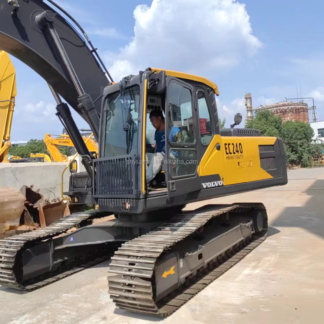 Volvo EC240 Crawler Excavator 24 Tons Used in Good Condition with and Original Color