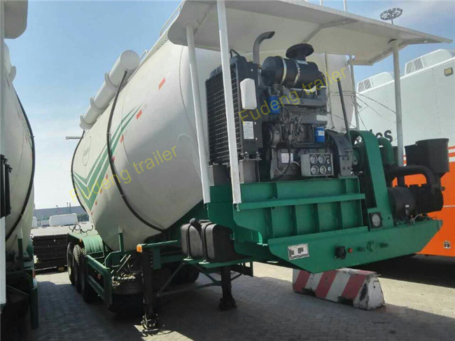 High Capacity 3 Axle Bulk Cement Trailer , Tanker Truck Trailer Double Cabins