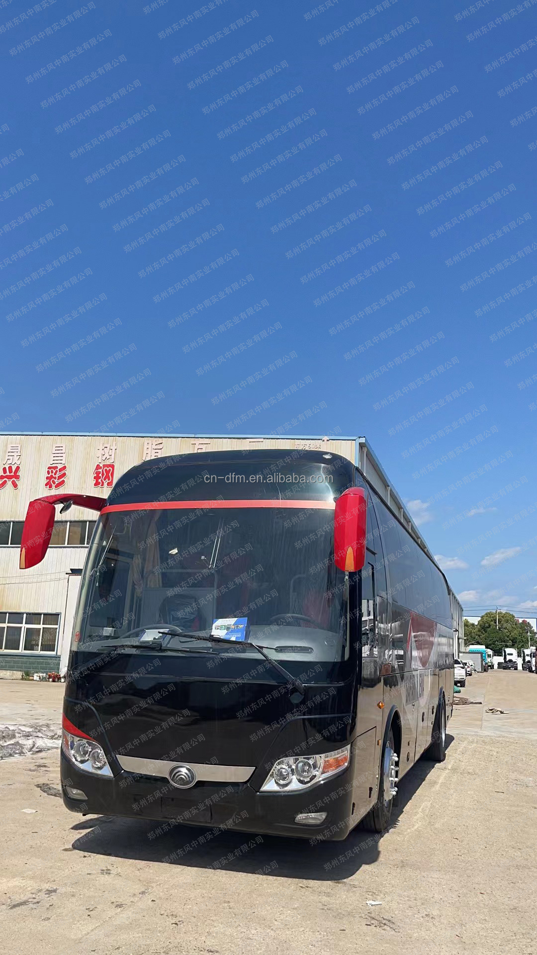 Highly Refurbished Customized Coach Bus 60 Seats Used Buses with 8.424L Displacement
