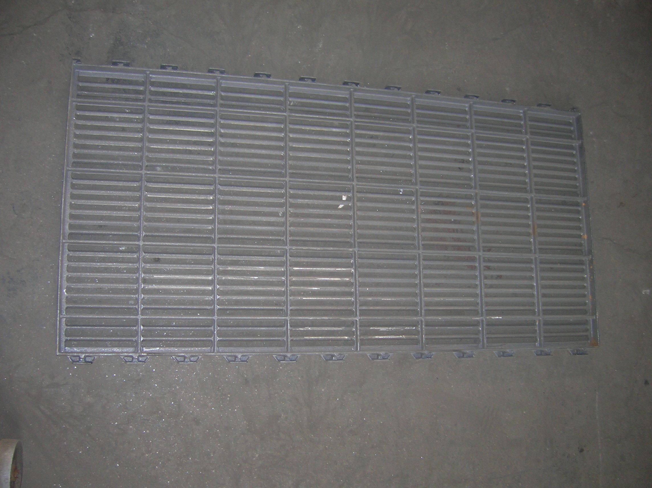 Black Steel Cast Iron Drain Grates / Metal Grate Flooring For Pig Farrowing Crate