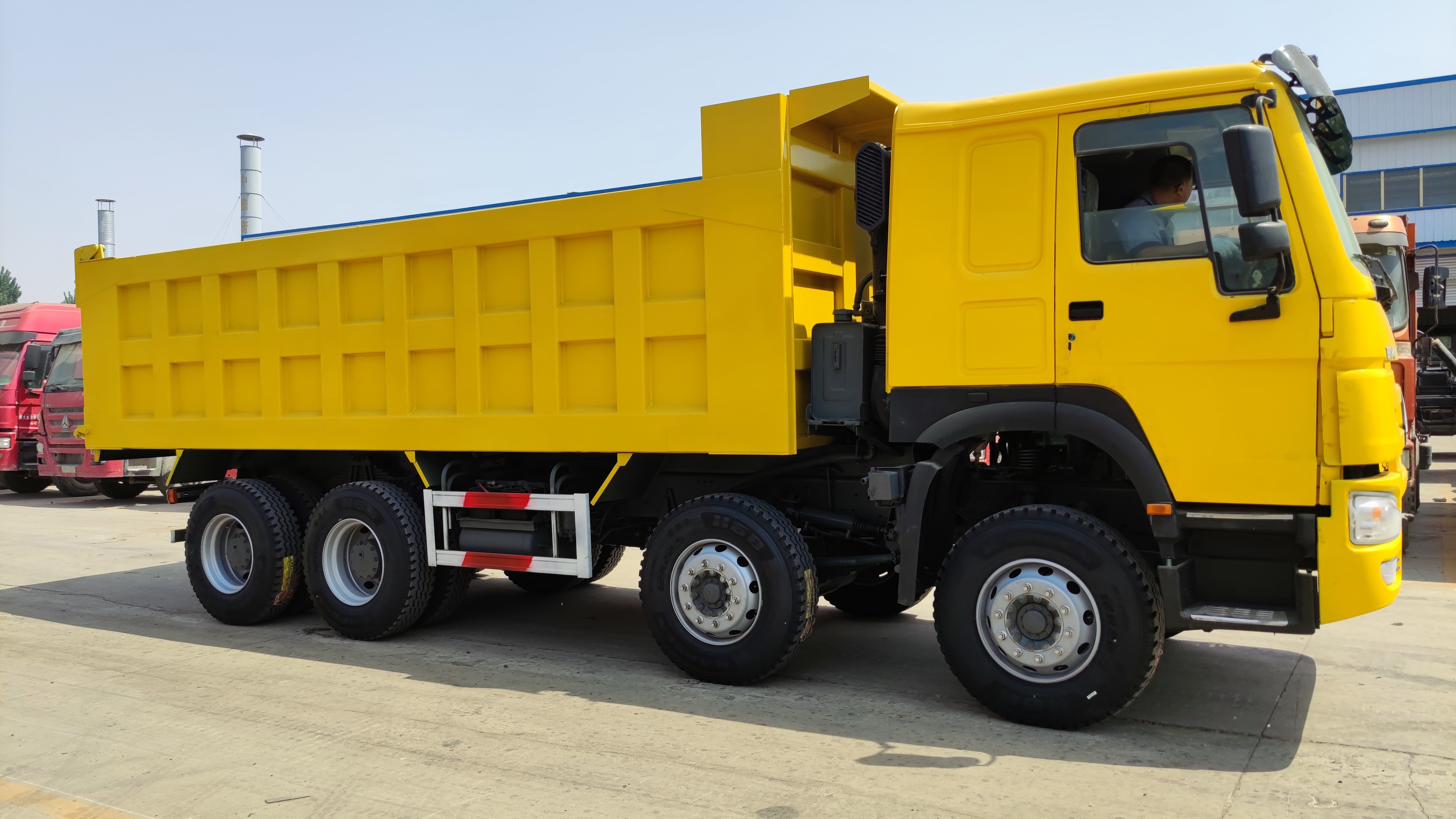 Used Diesel Trucks New Tipper Truck 8*4 Right hand drive HOWO Brand Sino Truck 371-375-420hp