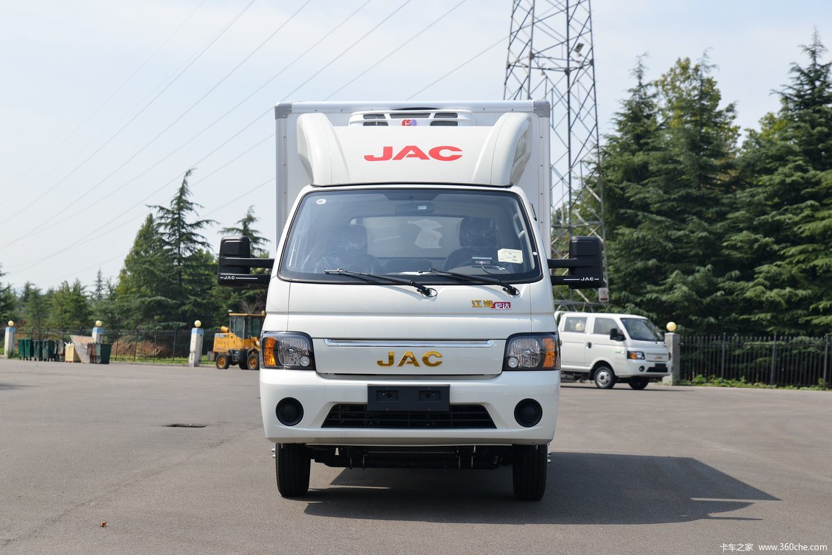130HP JAC Refrigerated Truck for Transportation 4x2 GVW≤5T Diesel Fuel Refrigeration