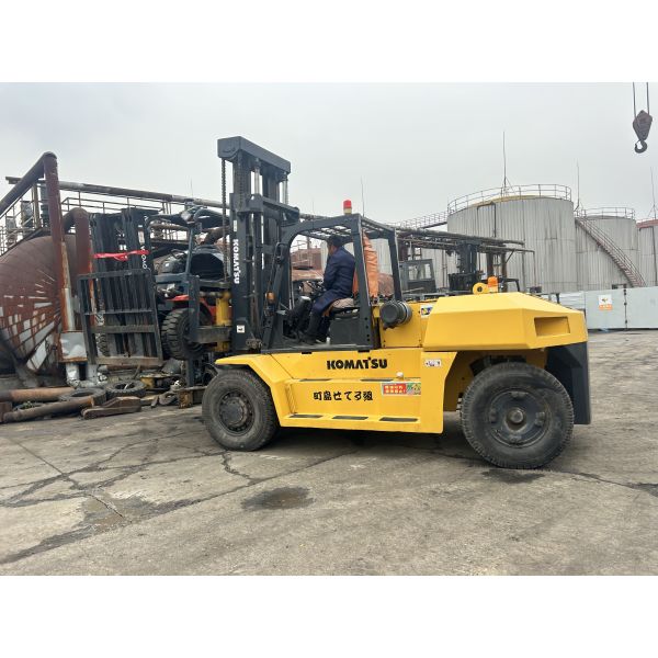 Used Komatsu FD100 Diesel Forklift 10 Tons Capability Solid Tires 3m Fork Height Excellent Performance