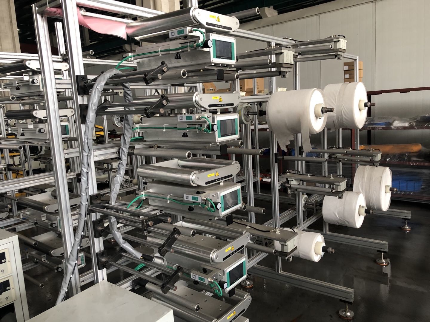 Fully Automatic KN95 Cupped Face Mask Machine / Disposable Nose Bridge Inside Mask Machine