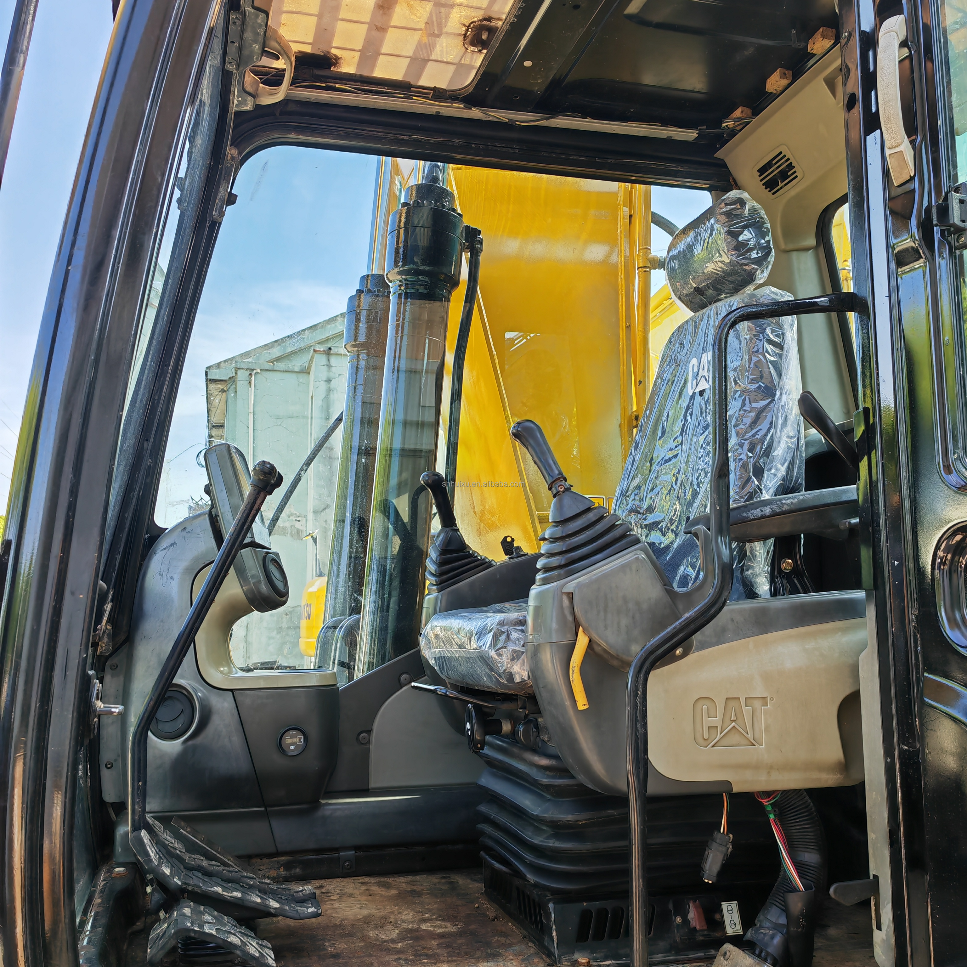 Good condition japan original second hand caterpillar cat320d excavator used cat 320d excavator in Shanghai