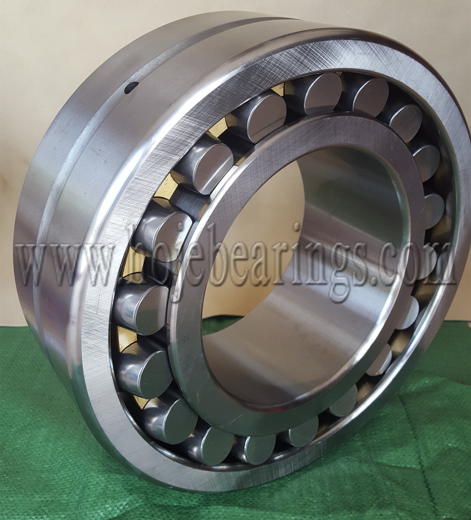 Automative Machine spare Parts Spherical Roller Bearing 22207 E Cc