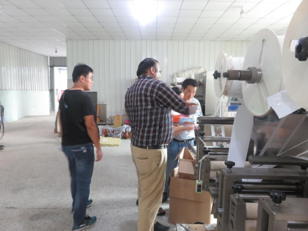 IV Cannula Fixator Making And Packing Machine For IV Dressing 12kw Medical Grade