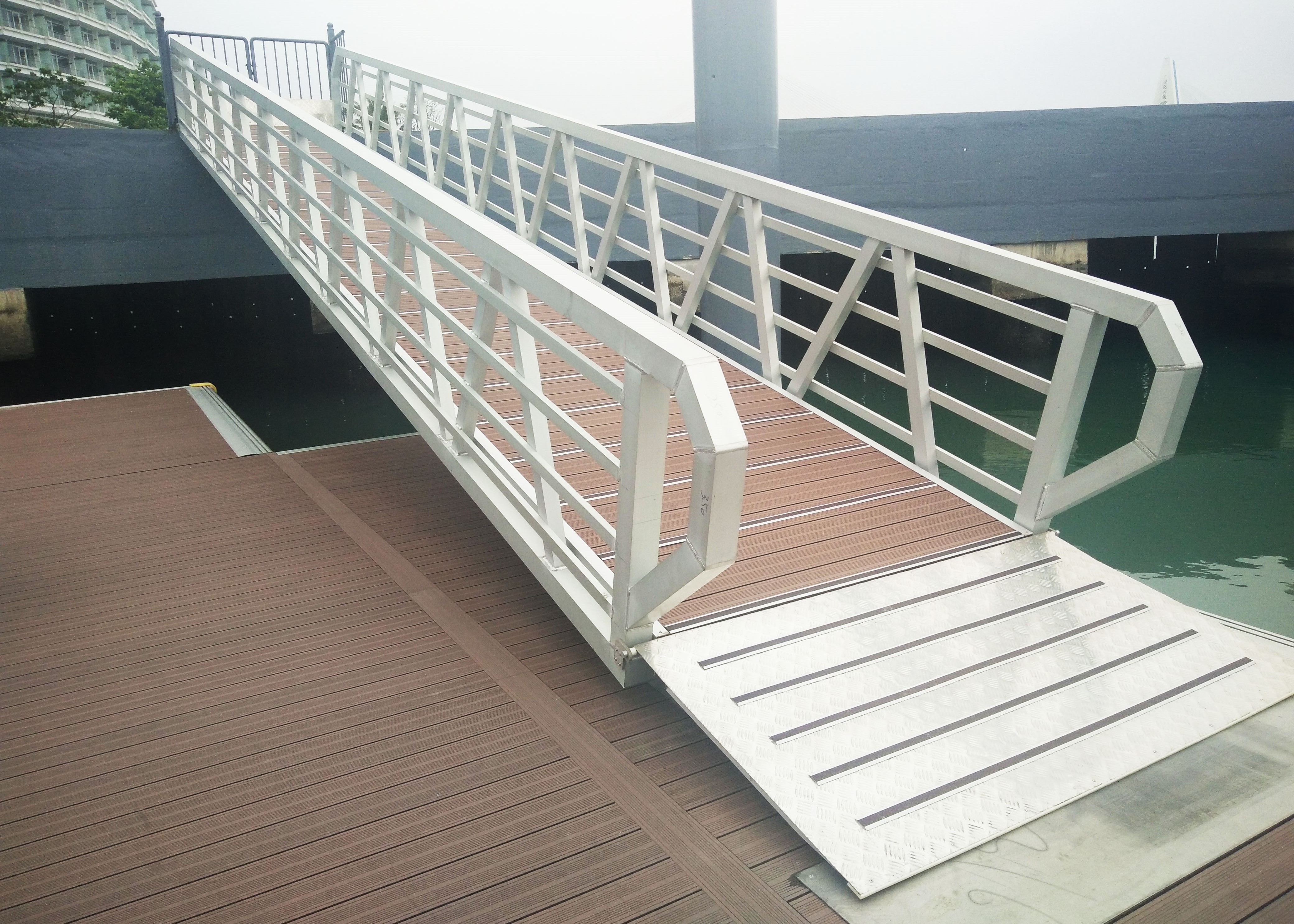 Customized Aluminum Alloy Gangway Ramps With Rollers For Marina Floating Pontoon