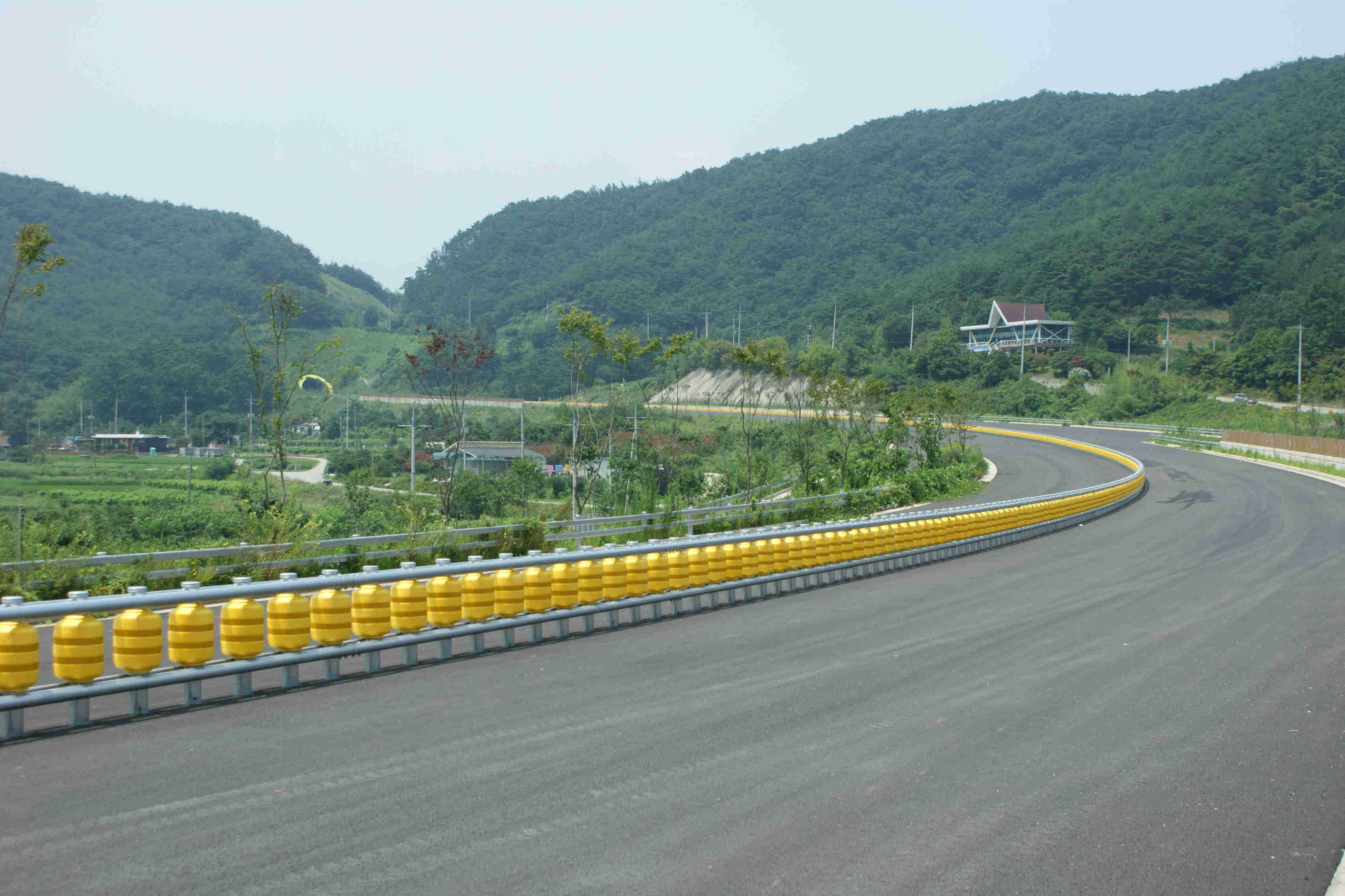 Rotating Anti Collision Guardrail Highway Rolling Guardrail Barrier