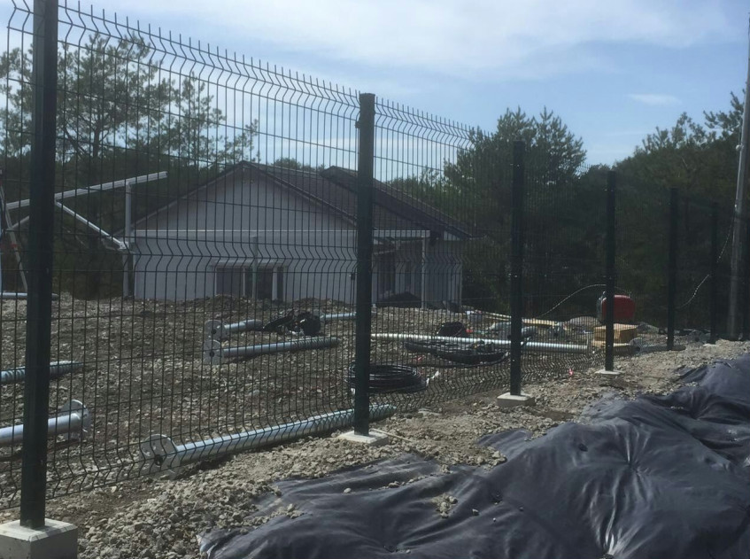 cheap welded wire mesh curved fence / high security fence panels / garden fence wire fencing