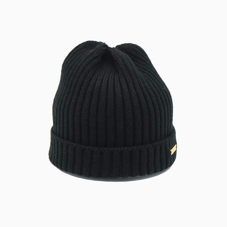 Custom Winter Cuffed Knitted Hats Mental patch Beanies Solid Color Unisex Warm Caps