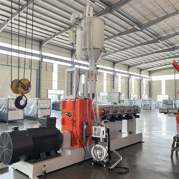HDPE PE Plastic Water Hydraulic Extruder 16-63mm PVC Double Pipe Making Machine