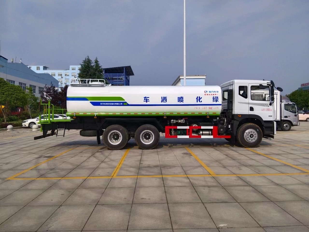 290hp/371hp/380hp/420hp Diesel Fuel Water Tank Truck SHACMAN 20000L 6000 Gallon Water Truck