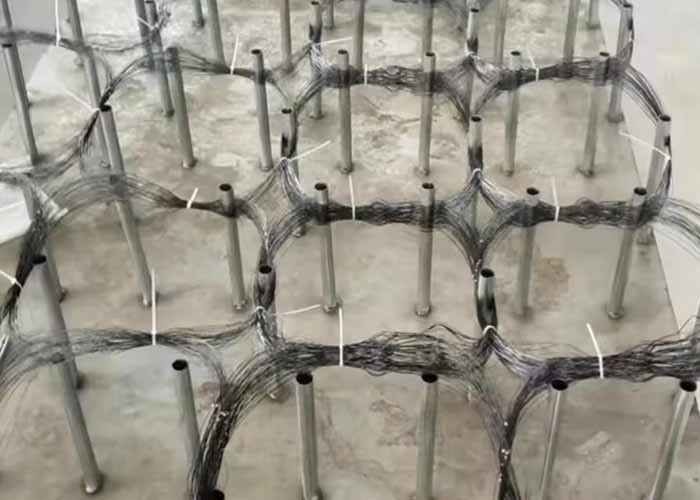 Inconspicuous Obstacles Tank Barrier Mesh Reduce Mobility Barrier