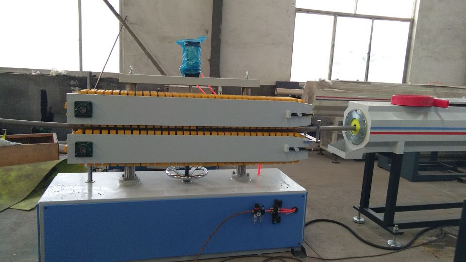 16mm To 63mm PE Plastic Pipe Extrusion Line Three Layer PE Pipe Extrusion Machine
