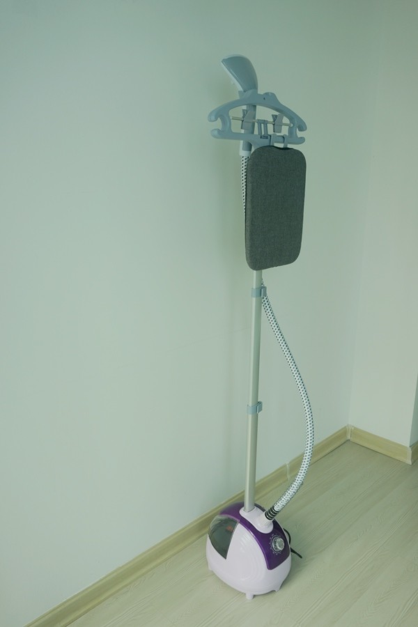 Single Pole Garment Steamer With Stand , 1800 W Heavy Duty Clothes Steamer