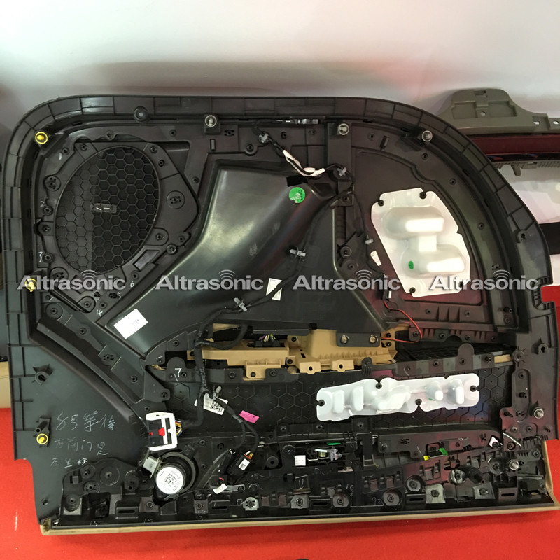 Auto Body Ultrasonic Plastic Welding Machine Multiple Combination Shortening 70S