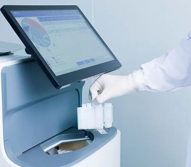 30 Sample Automated Immunoassay Analyzer 10 Reagent Positions CIA1200M For In Vitro Diagnostic Assays