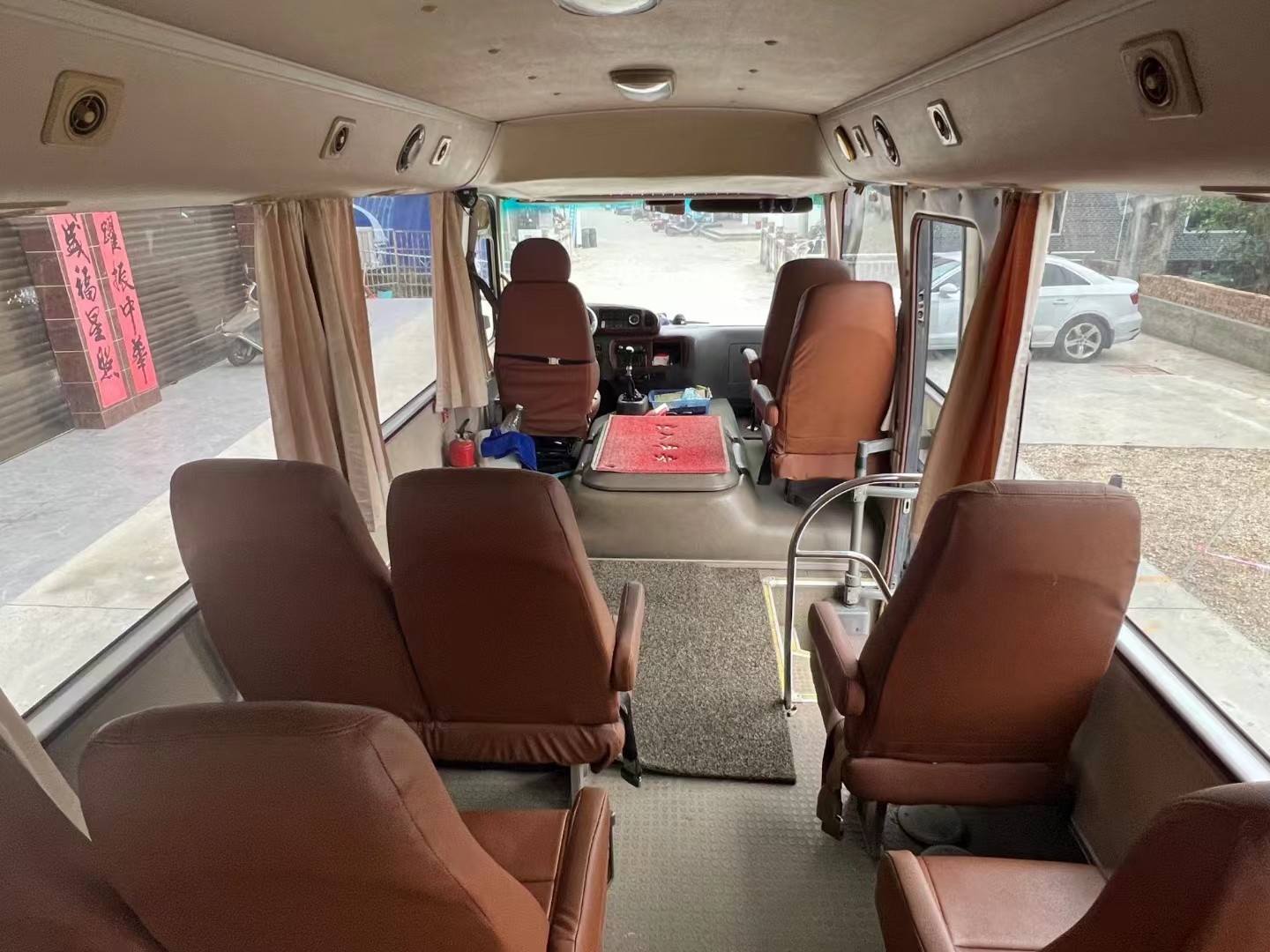 Used Mini Bus For Sale Yutong ZK6708D Front Engine Diesel Coaster Bus 19 Seats 2+1 Seats Layout