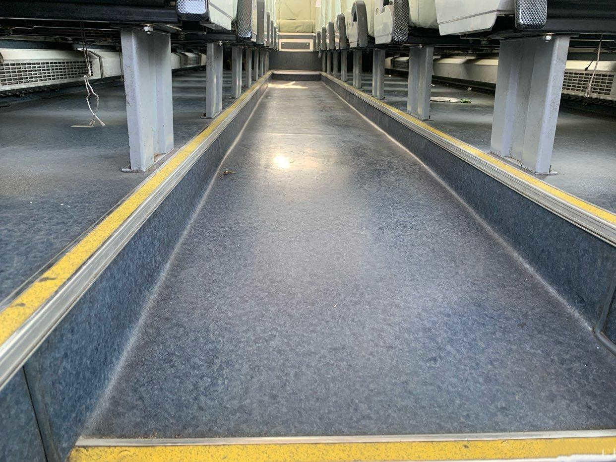 Luxury Long Distance Bus Yutong Zk6908 39 Seater Passenger Coach Bus RHD/LHD Air Bag Suspension