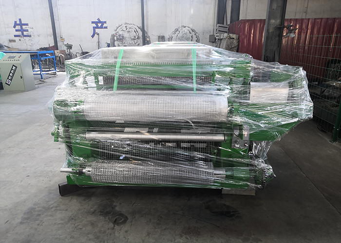 Weft And Warp Woven Wire Mesh Welding Machine 1600--3250 Mm Width Compact Structure