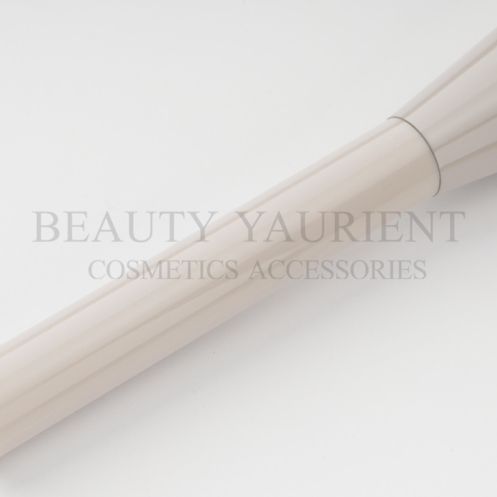 Light Pink Gradient Milk Ferrule Single Makeup Brush For Pressed Powder