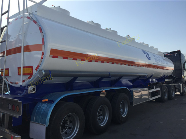 9000 Gallon Fuel Tanker Semi Trailer Optional Dimension High Strength Steel Material